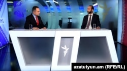 Арарат Мирзоян (справа) в студии Радио Азатутюн