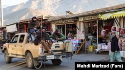 طالبان په پنجشېر کې د ګزمې پر مهال - انځور له ارشیفه