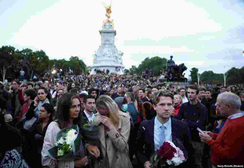 În Marea Britanie urmează o perioadă de 10 zile care va fi marcată, până la funeralii, de omagiile pe care i le vor aduce familia, liderii britanici și internaționali și cetățenii Marii Britanii. 