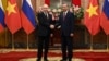 Președintele vietnamez To Lam dă mâna cu președintele rus Vladimir Putin (dreapta) la Hanoi pe 20 iunie 2024.