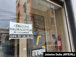 Kërkesa për rrobaqepëse e shpallur nga një biznes, Tiranë 2023.