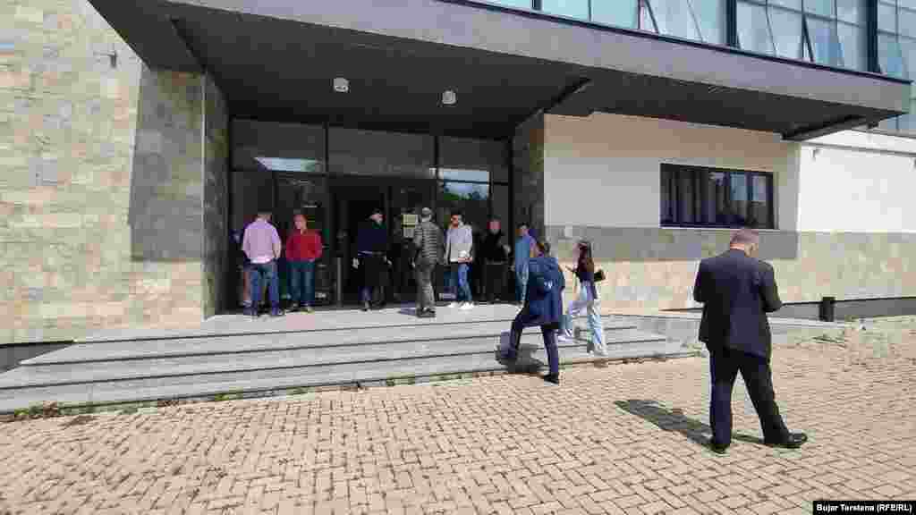 Objekti i Komunës së Mitrovicës Veriore para betimit të kryetarit të ri, Erden Atiq