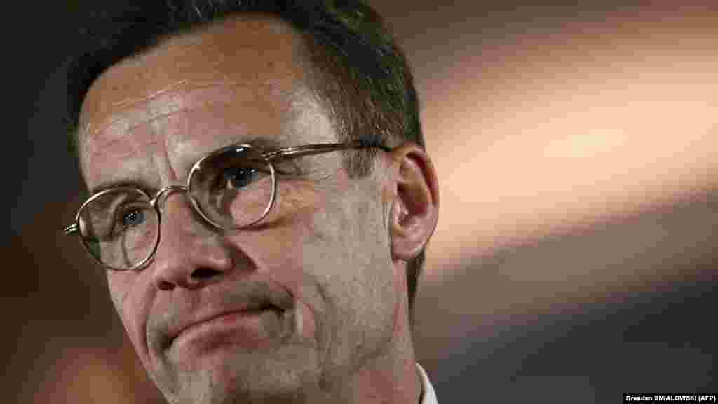 A képen Ulf Kristersson svéd miniszterelnök. Svédország a védelmi szövetség tagjaként először vesz részt NATO-csúcstalálkozón. Az ország 2024 márciusában lett NATO-tag, miután Magyarország másfél év huzavona után jóváhagyta a NATO-csatlakozását