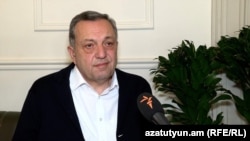 Ավետ Ադոնցը