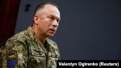 Șeful Statului Major ucrainene, Olexandr Sîrski, spune că situația trupelor ucrainene de pe front este dificilă și forțele ruse înaintează.