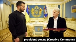 Мустафа Джемілєв, приймаючи нагороду, назвав її знаком моральної підтримки кримських татар, які живуть у російській окупації