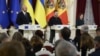 De la stânga la dreapta: Charles Michel, Volodimir Zelenski și Maia Sandu susțin o conferință de presă la Kiev, 21 noiembrie 2023.
