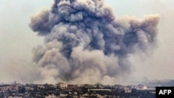 Tym i madh në Kan Jounis, në jug të Rripit të Gazës, gjatë bombardimeve izraelite më 2 janar 2024.