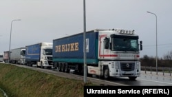 Прикордонники нагадують, що в пункті пропуску «Красноїльськ» перетнути кордон з Румунією можна тільки порожнім вантажівкам. 
