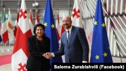 Президентка Грузії Саломе Зурабішвілі та президент Європейської ради Шарль Мішель під час зустрічі в Брюсселі. Вересень 2023 року