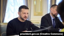 За словами Володимира Зеленського, ключові акценти , які обговорювалися, – протиповітряна оборона, збереження життів українців і припинення будь-яких спроб Росії затягнути цю війну