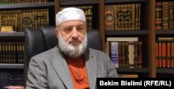 Imami i xhamisë "Mati 1" në Prishtinë, Fadil Musliu, ku fëmijëve iu kërkua t'i bindnin prindërit të mos e festojnë Vitin e Ri.