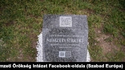 Az okos parcellakövek az Új köztemető, a Farkasréti temető, a Megyeri úti temető és az Óbudai temető bejáratánál állnak, mellettük pedig információs térképeken is megismerhető a védett sírok temetőn belüli pontos elhelyezkedése.
