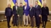 За повідомленням, у складі делегації були лідер демократичної більшості в Сенаті Конгресу США Чак Шумер, а також сенатори Річард Блюменталь, Джек Рід, Майкл Беннет і Меггі Гасан