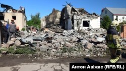 Ukrainian emergency workers deal with the aftermath of Russian shelling overnight on a district in Kharkiv on May 10.