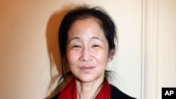 Romanul lui Otsuka, Înotătorii, în care un grup de înotători relatează colectiv rutinele lor zilnice și ce se întâmplă atunci când acestea sunt perturbate, a câștigat Medalia Andrew Carnegie pentru Excelență în Ficțiune.