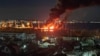 Fotografii și videoclipuri neverificate au arătat incendii în portul Feodosia din Crimeea, pe 26 decembrie 2023.