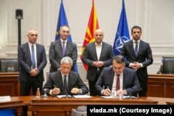 Drejtori i Ndërmarrjes Publike për rrugë shtetërore, Ejup Rustemi, dhe drejtori i “IRD Engineering”, Paolo Orsini, nënshkruan marrëveshje për mbikëqyrjen e ndërtimit të autostradave në Korridoret 8 dhe 10.