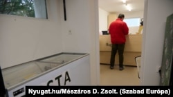 Egyházasrádócon hétköznap délelőttönként van nyitva a PostaPont ügyféltere a kisbolt épületében