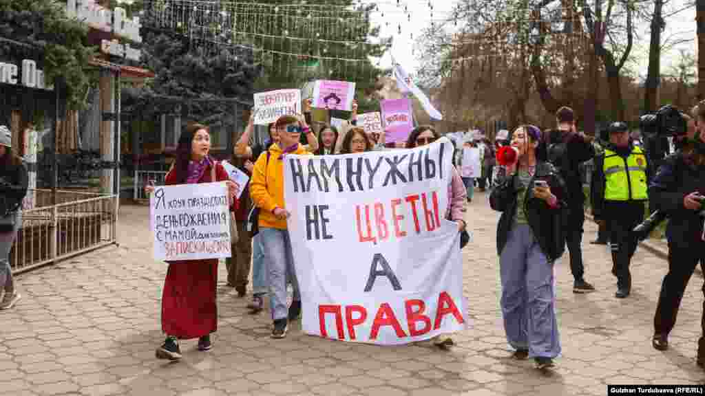 Бишкекте 8-мартта өтүп жаткан кыз-келиндердин укуктарынын сакталышына арналган тилектештик жүрүшүн “Бишкек феминисттик демилгелери” уюму уюштурду. 