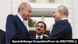 Președintele turc Recep Tayyip Erdogan și președintele rus Vladimir Putin la încheierea discuțiilor de la Soci, Rusia, 4 septembrie 2023.