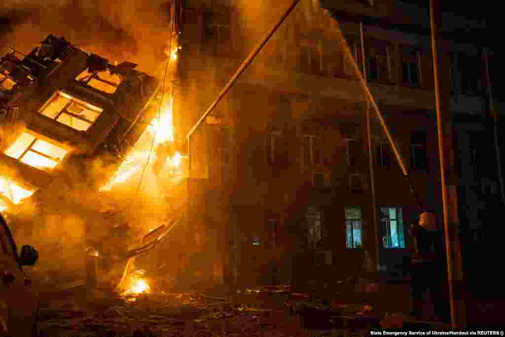 Odesa ishte gjithashtu në shënjestër e sulmeve më 20 korrik pasi një raketë ruse dëmtoi rëndë një ndërtesë administrative. Ishte nata e tretë radhazi e sulmeve ajrore të qytetit port që për objektiv kishin instalimet, objektet e depozitimit të grurit dhe infrastrukturën civile.
