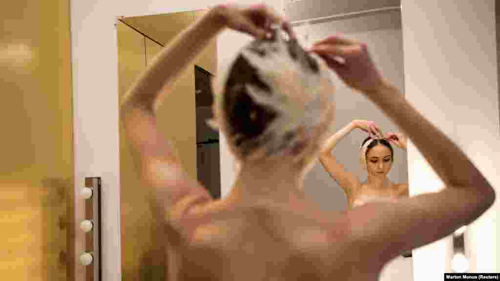 Balerina ucraineană a interpretat rolul principal din Lacul lebedelor la Opera de Stat din Ungaria. „Sunt fericită să fac din nou o poveste pe scenă”, a spus ea.