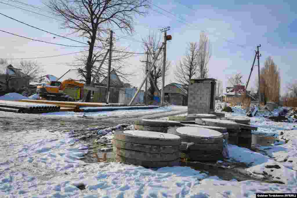 Калыс-Ордо конушуна суу түтүктөрүн орнотуу иштери жүрүүдө. 