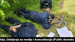 Fotografije Ministarstva unutrašnjih poslova Srbije na kojima se vide trojica kosovskih policajaca koji su uhapšeni, 14. jun