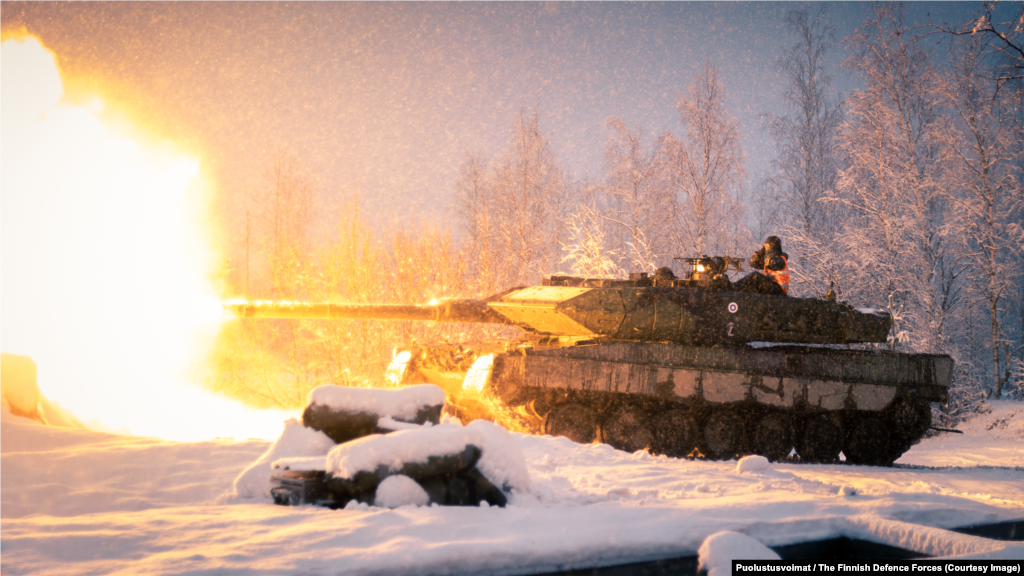 Танк Leopard 2 По сообщениям, у Финляндии 200 таких танков немецкого производства. Leopard 2 быстрее, чем многие его советские аналоги. Обслуживание и замена деталей танков в Европе будут относительно простыми, поскольку европейские страны обладают солидным пулом таких машин