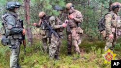 Mercenarë të grupit të lidhur me Rusinë, Wagner, në Bjellorusi.