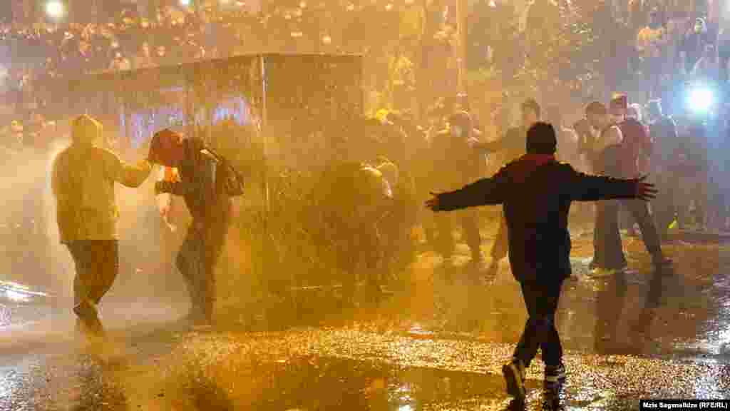 Среди участников митинга было много студентов и даже несовершеннолетних. Фото — Mzia Saganelidze (RFE/RL).
