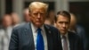 Ish-presidenti amerikan, Donald Trump, duke dalë nga gjykata në Manhatan, pasi një juri e shpalli fajtor për falsifikim të të dhënave të biznesit. Nju Jork, 30 maj 2024. 
