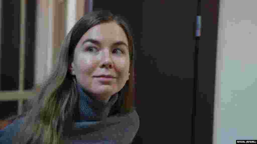 Viktoria Petrova A szentpétervári nőt 2022 májusában vették őrizetbe, mert „hamis” információt terjesztett a közösségi médiában olyan bejegyzésekben, amelyek bírálták az ukrajnai orosz inváziót. Hónapokig tartó fogva tartása alatt továbbra is a háború ellen emelt szót. A bíróság elrendelte a pszichiátriai kezelését, jelenleg egy pszichiátriai intézetben tartják fogva. Az orvosok még idén eldöntik, hogy szüksége van-e „további kezelésre”