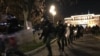 Policijska akcija ispred Skupštine Beograda nakon incidenata na protestu, 24. decembar 2023. 