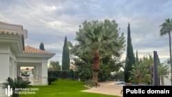 The Spanish villa of former Ukrainian military commander Yevhen Borisov has been searched by Ukrainian investigators.