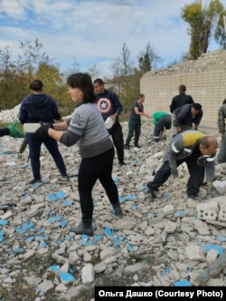 Вчителі розбирають завали