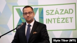 Lánczi Tamás, a Szuverenitásvédelmi Hivatal jelenlegi vezetője beszél még a XXI. Század Intézet nevű szervezet igazgatójaként a Terror Háza Múzeumban 2019. április 3-án