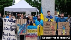 Учасники акції «Врятуйте українських військовополонених! Звільніть полонених цивільних! Поверніть українських дітей додому!», 15 червня 2024 року