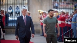 Президентът на Чехия Петр Павел и президентът на Украйна Володимир Зеленски в Прага в четвъртък