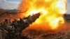 Ukrajinski tenk T-72 gađa ruske položaje na liniji fronta u blizini Bakhmuta 26. marta.