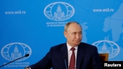  Путін звільнив чотирьох заступників міністра оборони й замінив їх «близькою родичкою», сином колишнього прем’єр-міністра Росії та економістом.