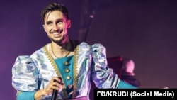 Reperi hungarez, Krubi, performon në festivalin e muzikës, EFOTT, në Hungari në korrik.