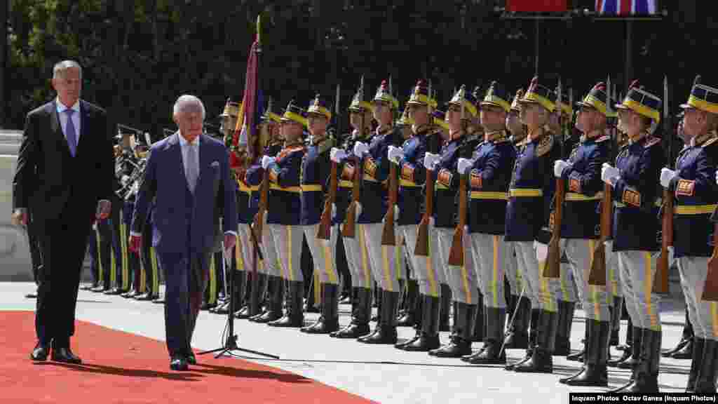 În cadrul ceremoniei au fost intonate cele două imnuri, al României şi al Regatului Marii Britanii. 