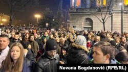 Demonstruesit para selisë së Komisionit Republikan Zgjedhor në Beograd, Serbi, 18 dhjetor 2023.