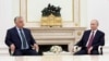 Kryeministri i Hungarisë, Viktor Orban (majtas) në takim me presidentin e Rusisë, Vladimir Putin në Moskë.