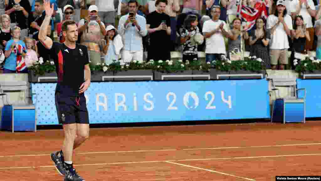 Британець Енді Маррей не зміг пройти до півфіналу парного олімпійського турніру і завершив свою ігрову тенісну кар'єру. Глядачі аплодують легенді – двічі перемагав на Вімблдоні (2013, 2016), володар двох олімпійських золотих нагород (2012, 2016)