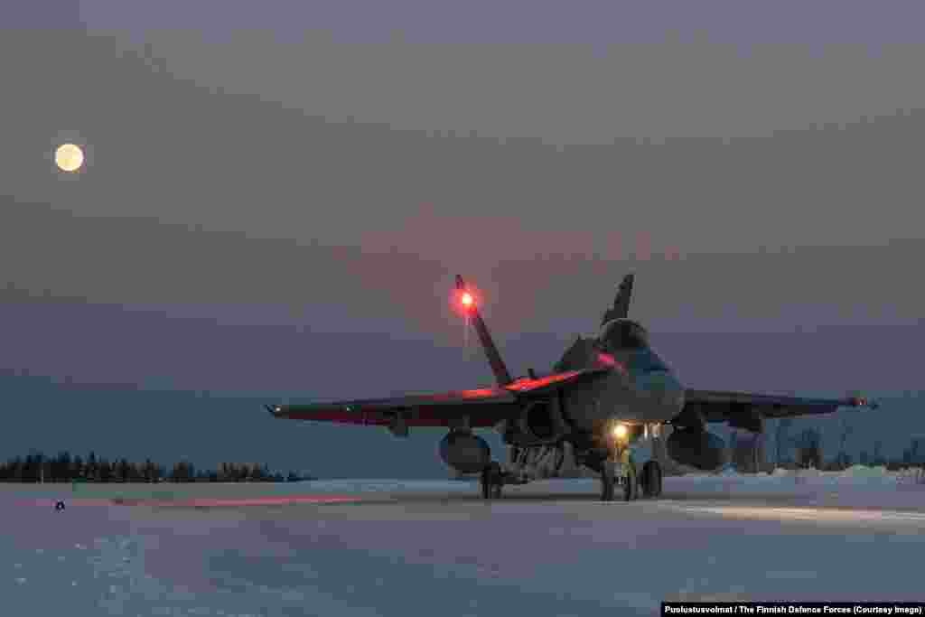 F/A-18 Hornet На вооружении финских ВВС состоят 62 таких самолёта американского производства. Устаревающие самолёты планируется заменить 64 истребителями-бомбардировщиками F-35 последнего поколения. Замена начнётся в 2026 году 