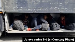 Në mesin e majit të vitit 2021, tetë emigrantë u gjetën në një kamion që transportonte patate nga Greqia në Beograd, në kufirin midis Maqedonisë së Veriut dhe Serbisë.