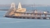 Сообраќајот на мостот Керч е прекинат по информациите за експлозии на Крим